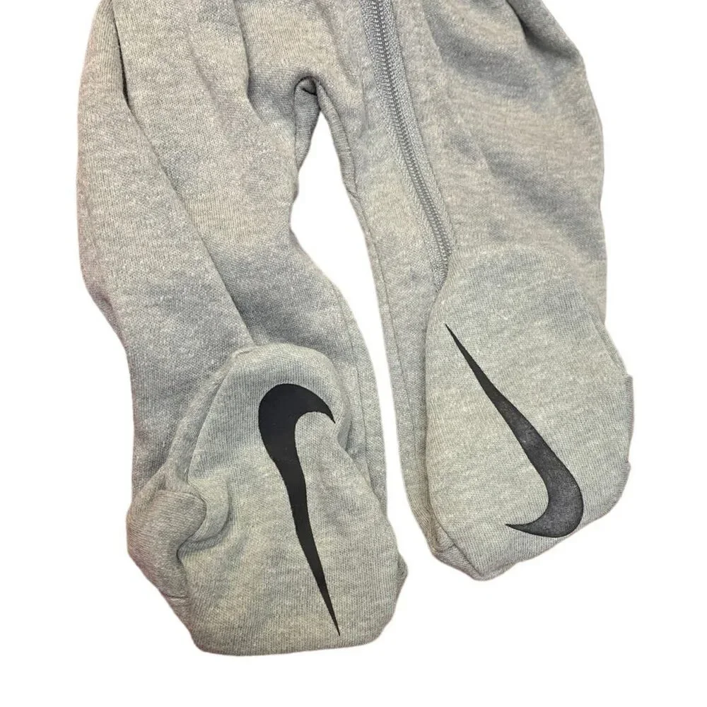 New Nike Baby Infant Newborn Zip Up Gray One Piece Long Sleeve Sleeper Bodysuit
